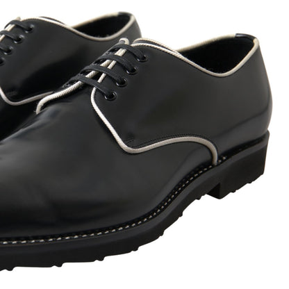 Zapatos formales elegantes en blanco y negro para hombre