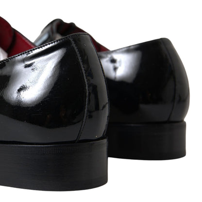 Zapatos formales elegantes de charol negro para hombre