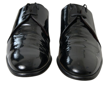 Zapatos formales elegantes de charol negro para hombre