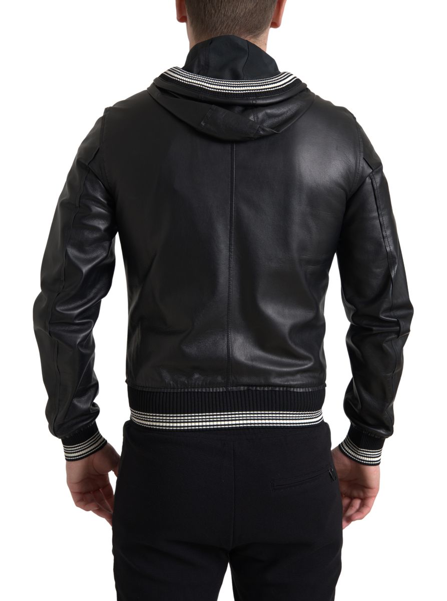 Elegante chaqueta bomber de cuero negra