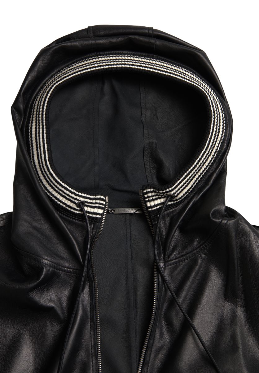 Elegante chaqueta bomber de cuero negra