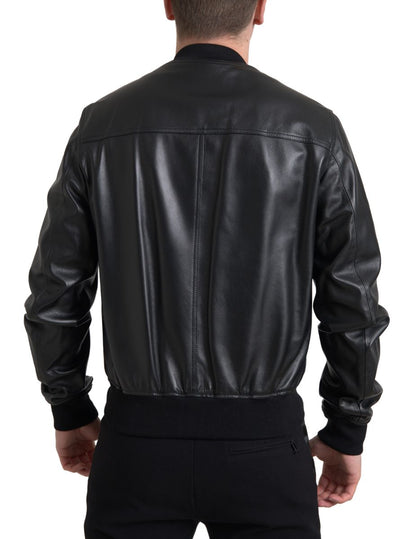 Elegante chaqueta bomber de cuero negra