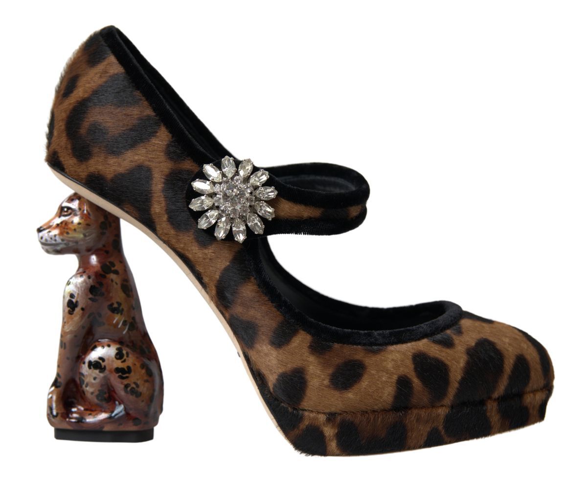 Elegantes tacones de leopardo para una sofisticación chic