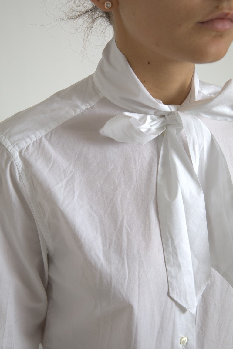 Elegante camisa blanca de algodón de manga larga