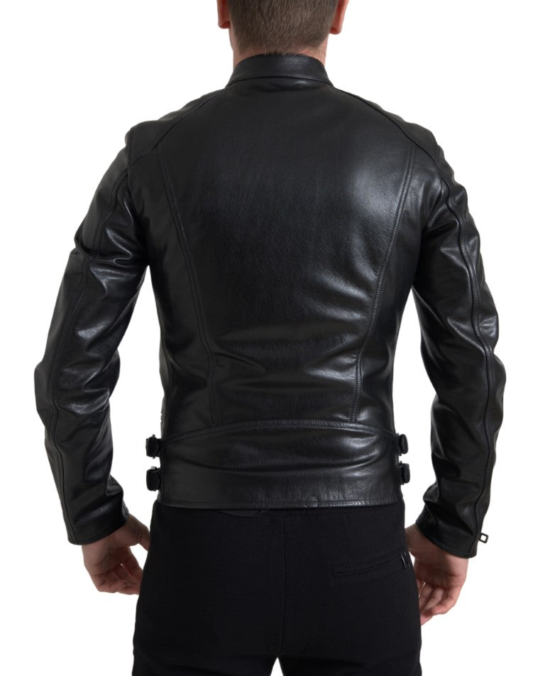 Chaqueta de motociclista elegante de cuero negro