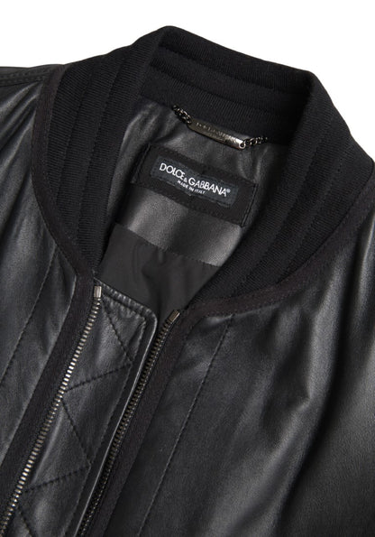 Elegante chaqueta bomber de cuero negra