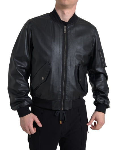 Elegante chaqueta bomber de cuero negra