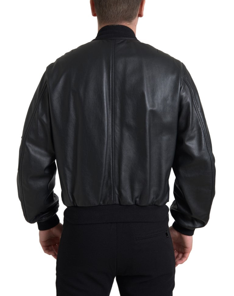 Elegante chaqueta bomber de cuero negra