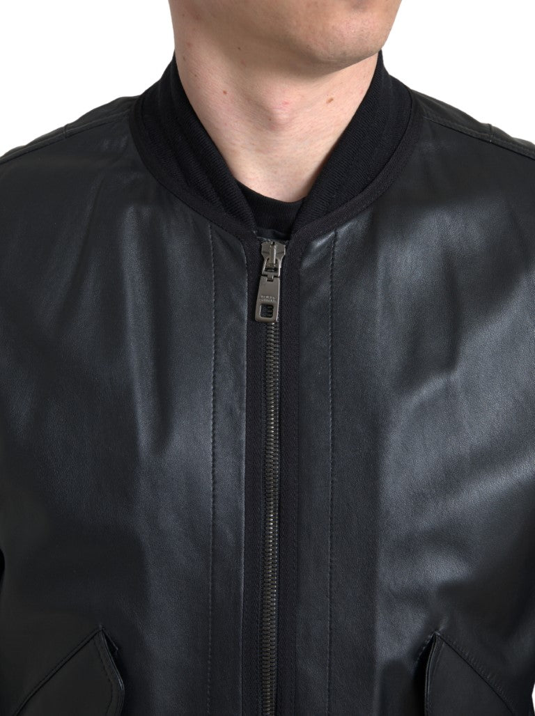 Elegante chaqueta bomber de cuero negra