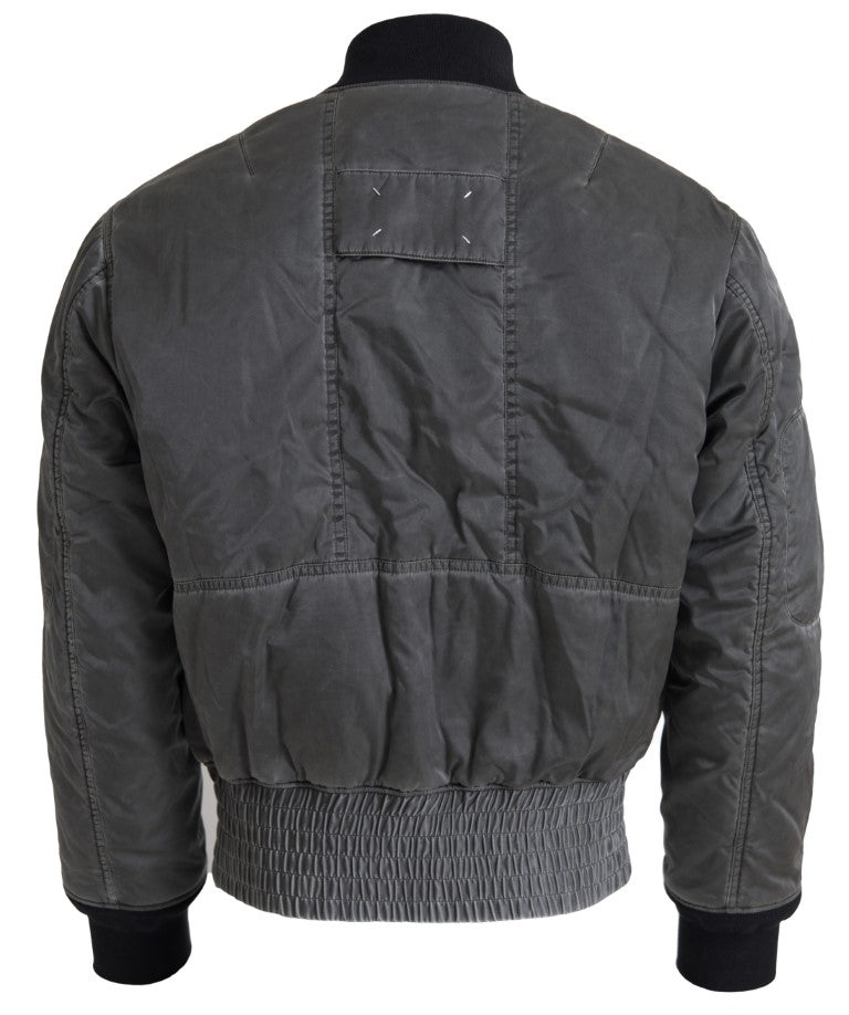 Elegante chaqueta bomber gris con cierre de cremallera completo