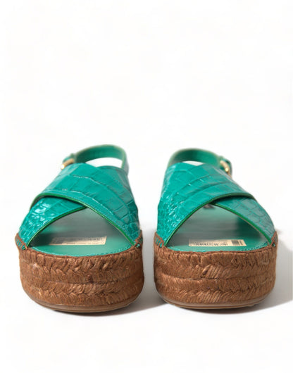 Elegantes sandalias de plataforma con alpargatas verdes