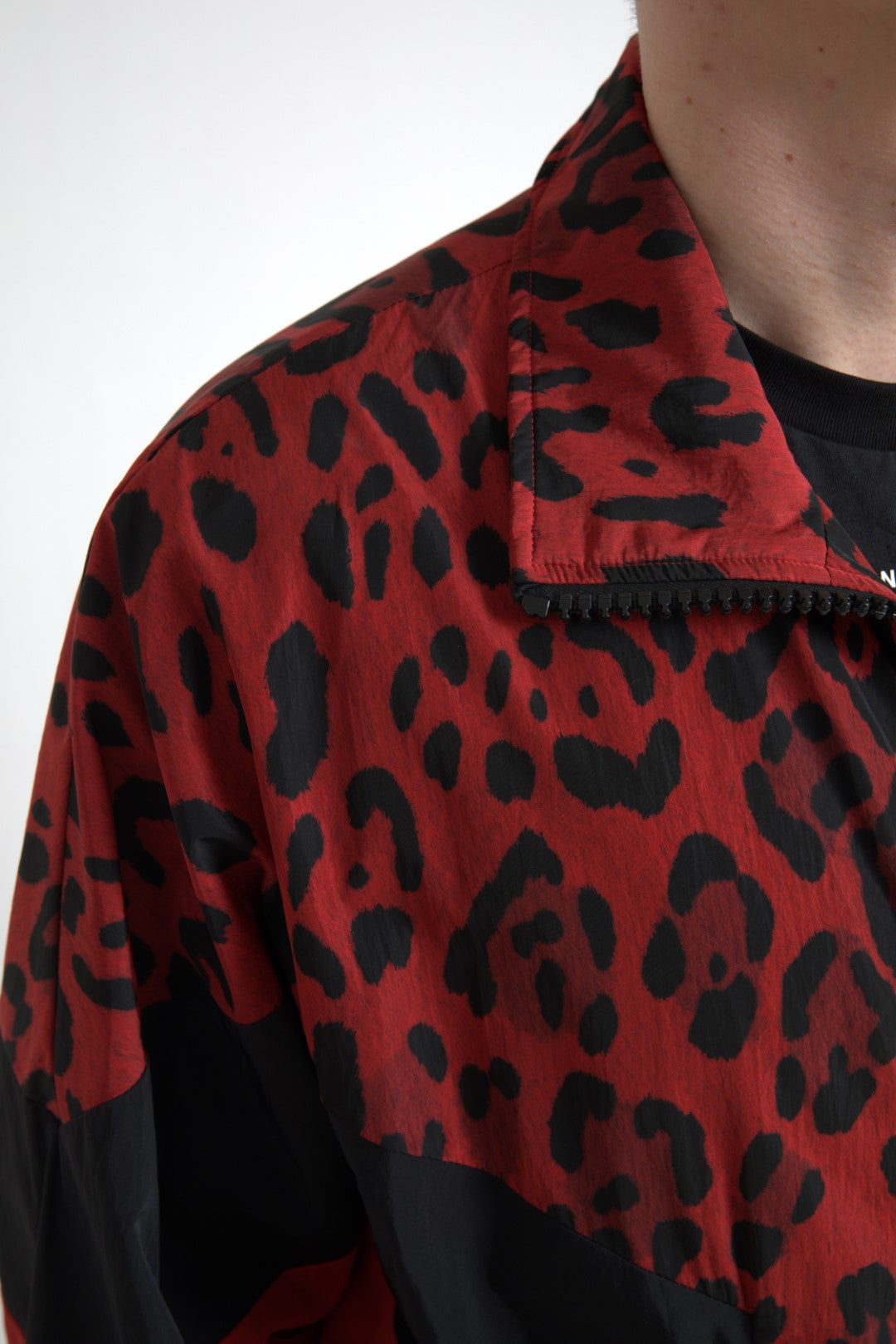 Chaqueta tipo suéter con cremallera y estampado de leopardo rojo