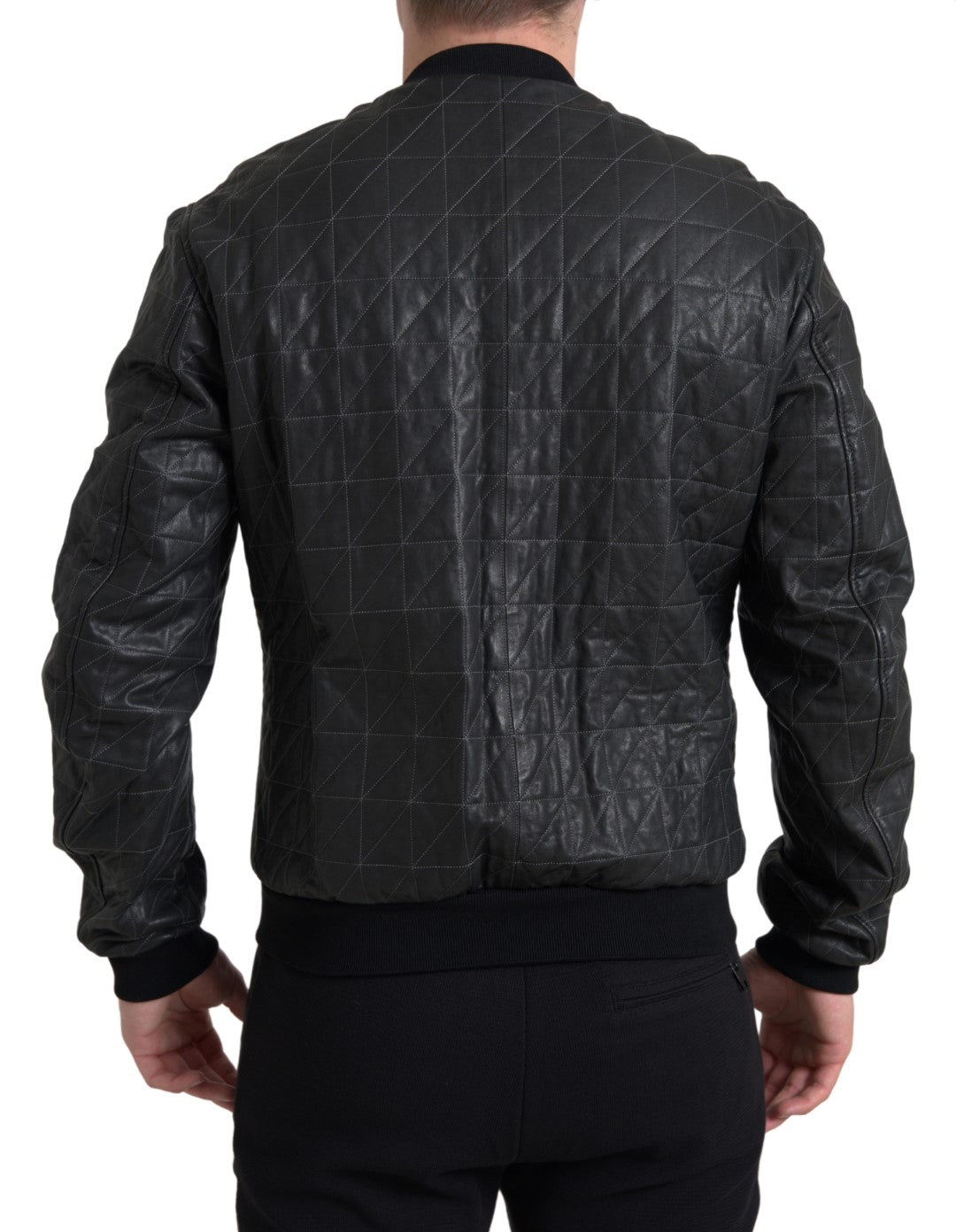 Elegante chaqueta bomber de cuero negra