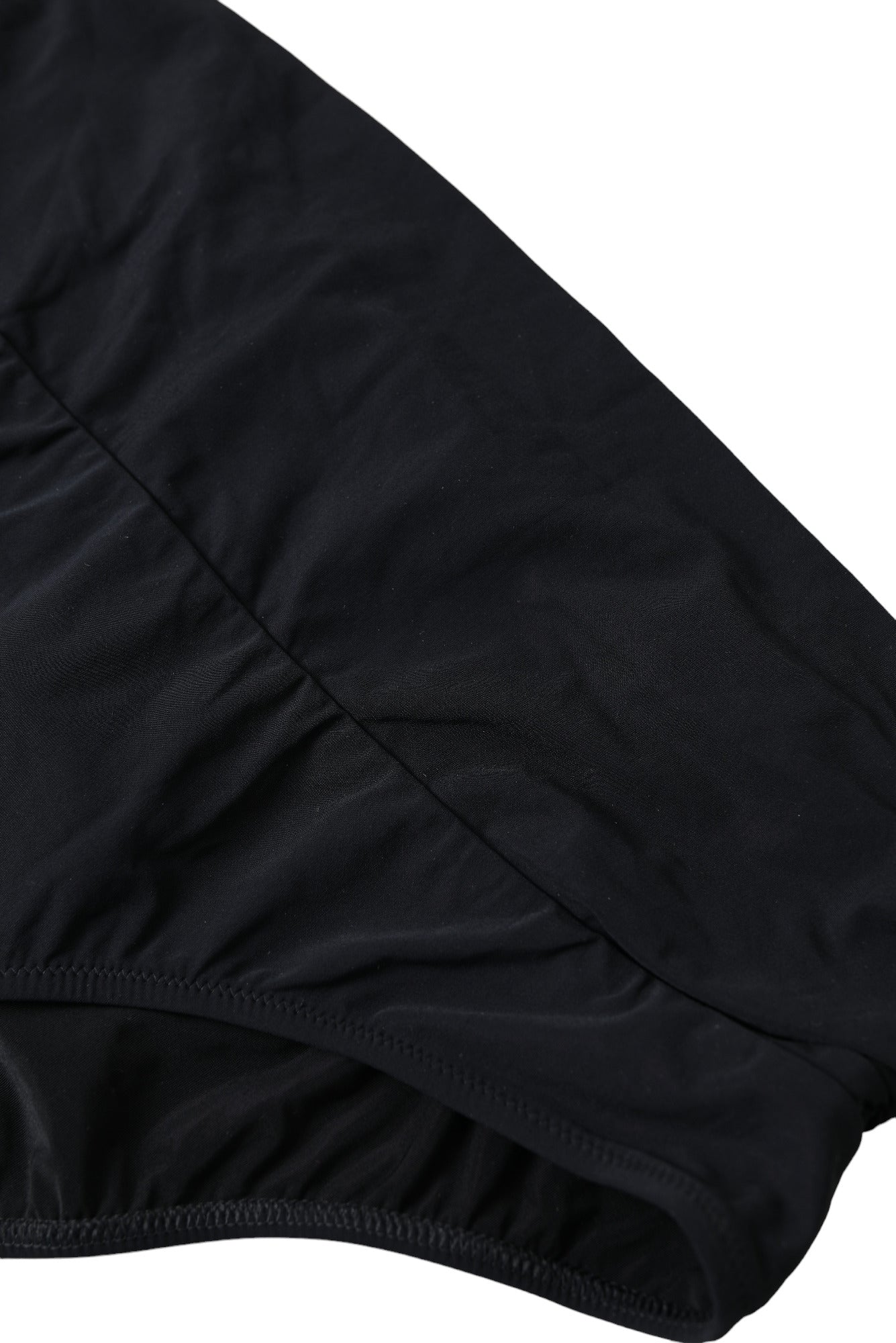 Elegante braguita de bikini negra - Lo último en elegancia playera