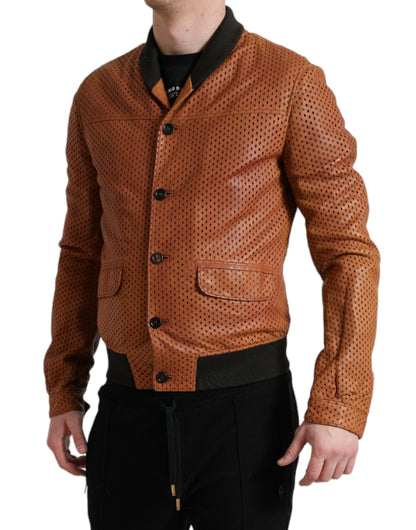 Elegante chaqueta bomber de cuero perforado