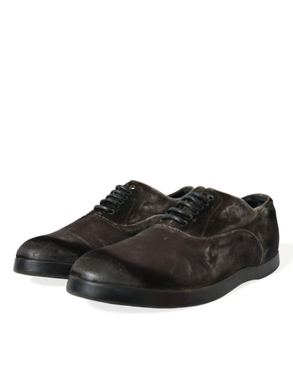 Elegantes zapatos Oxford de terciopelo marrón con cordones