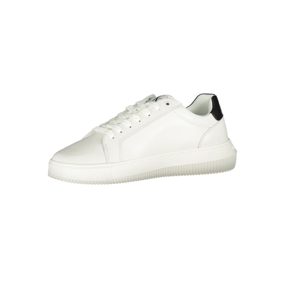 Sofisticadas zapatillas blancas con cordones