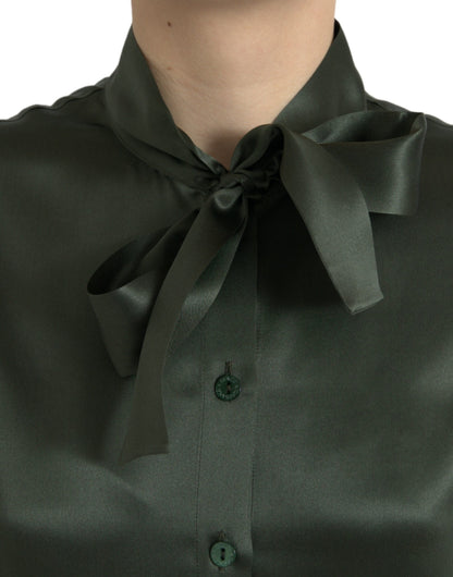 Elegante blusa de seda con cuello ascot