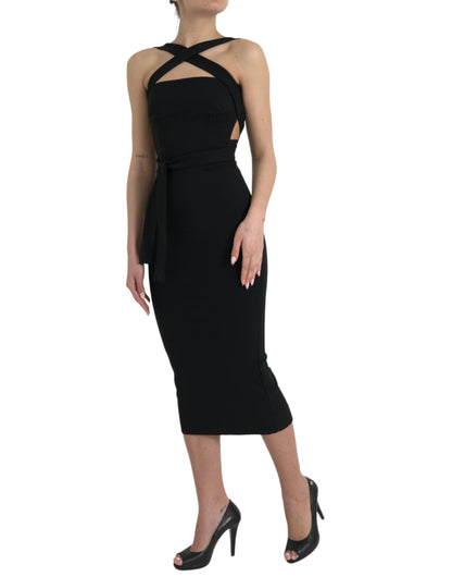 Elegante vestido midi con escote halter y corte en negro