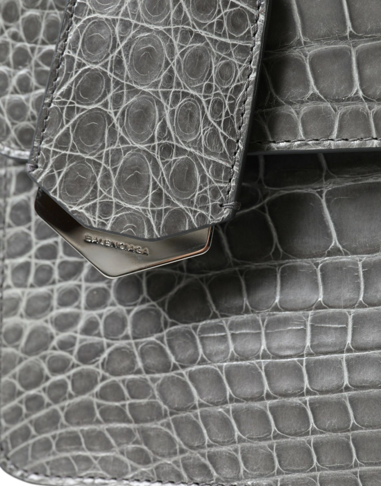 Bolso mediano de piel de caimán