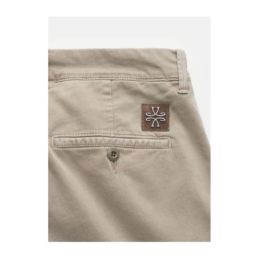 Pantalón chino de algodón beige: corte entallado y elegante