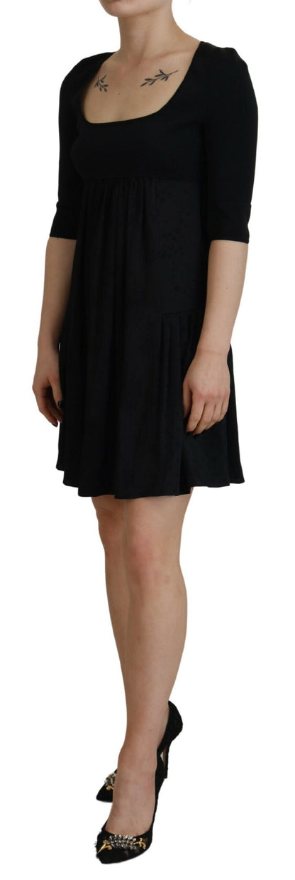 Vestido tubo de acetato negro con mangas cortas y corte en A