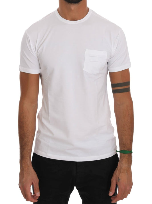 Elegante camiseta de algodón con cuello redondo en color blanco