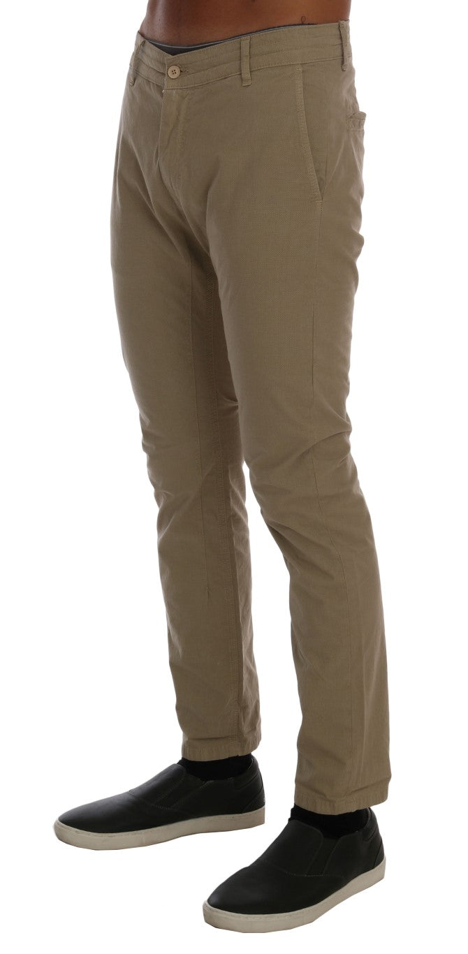 Pantalones chinos beige ajustados para un estilo sofisticado