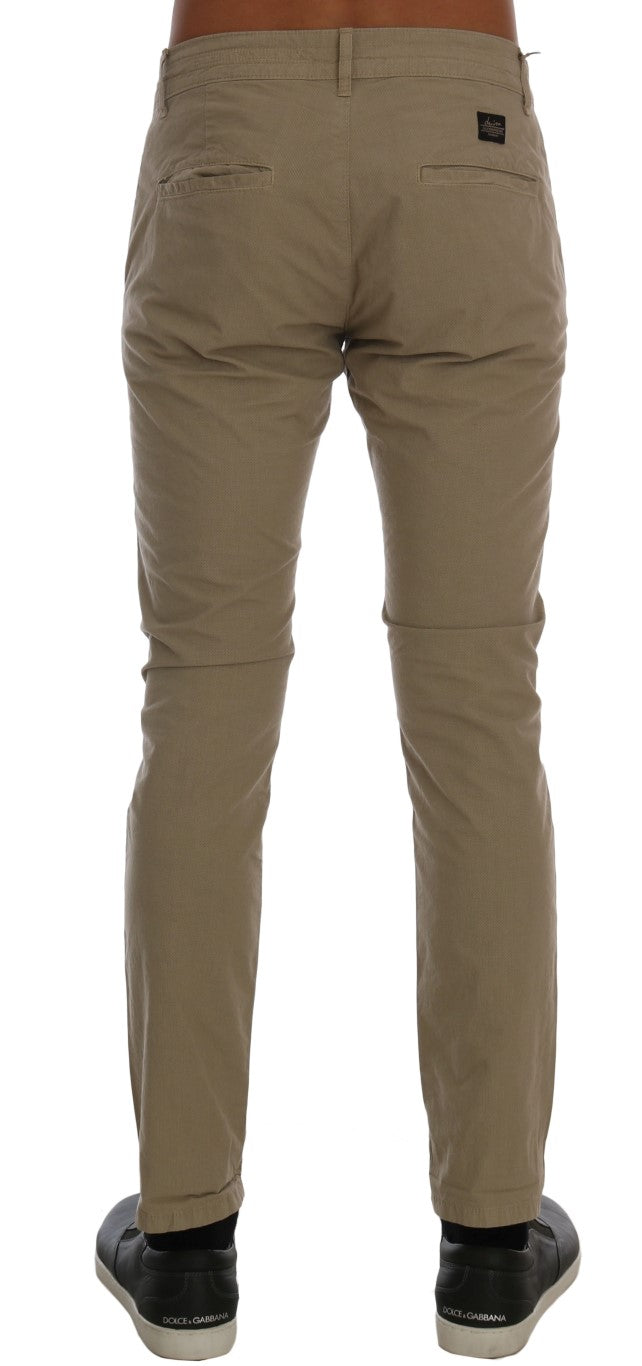 Pantalones chinos beige ajustados para un estilo sofisticado