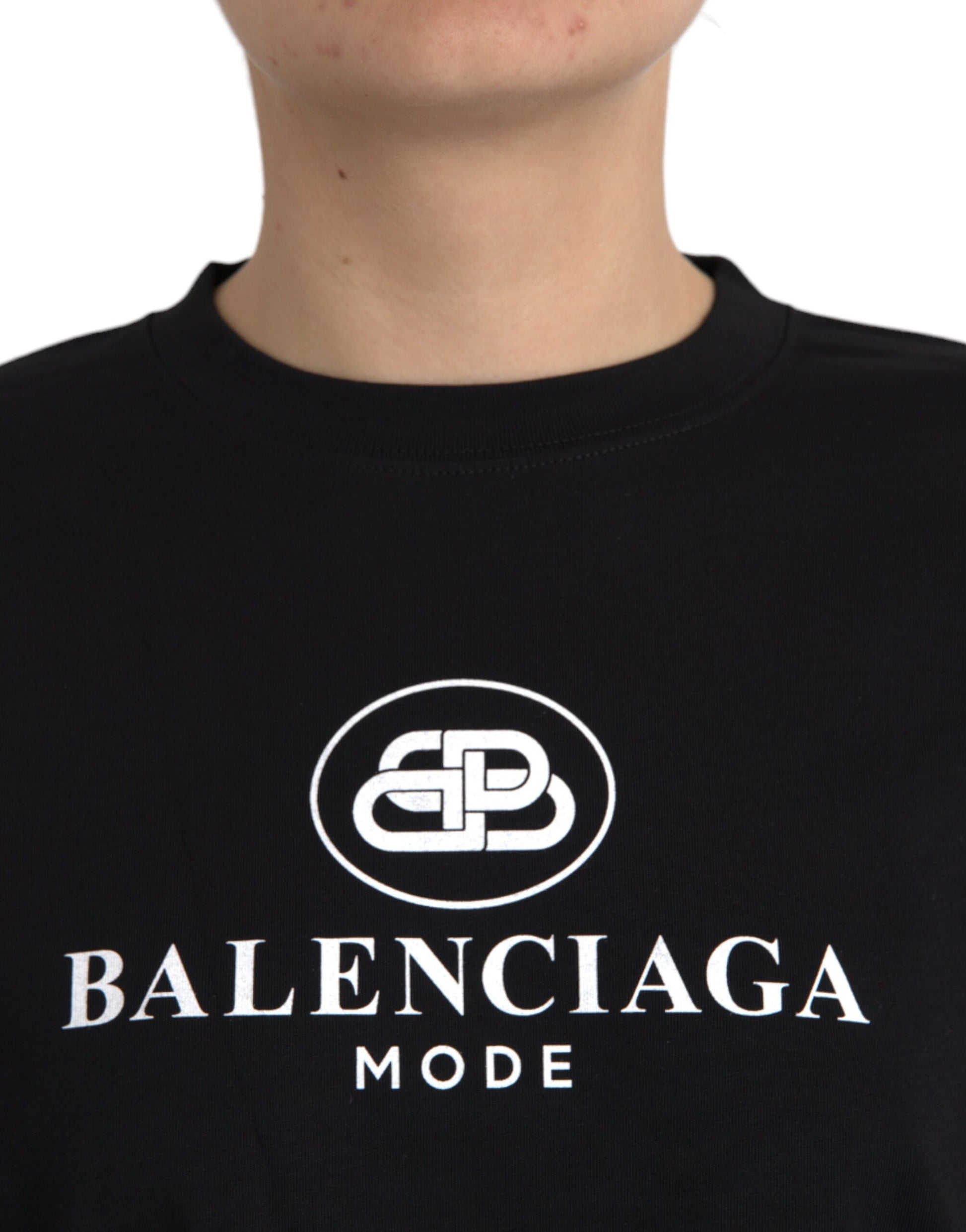 Camiseta de algodón negra con cuello redondo y manga corta y logotipo