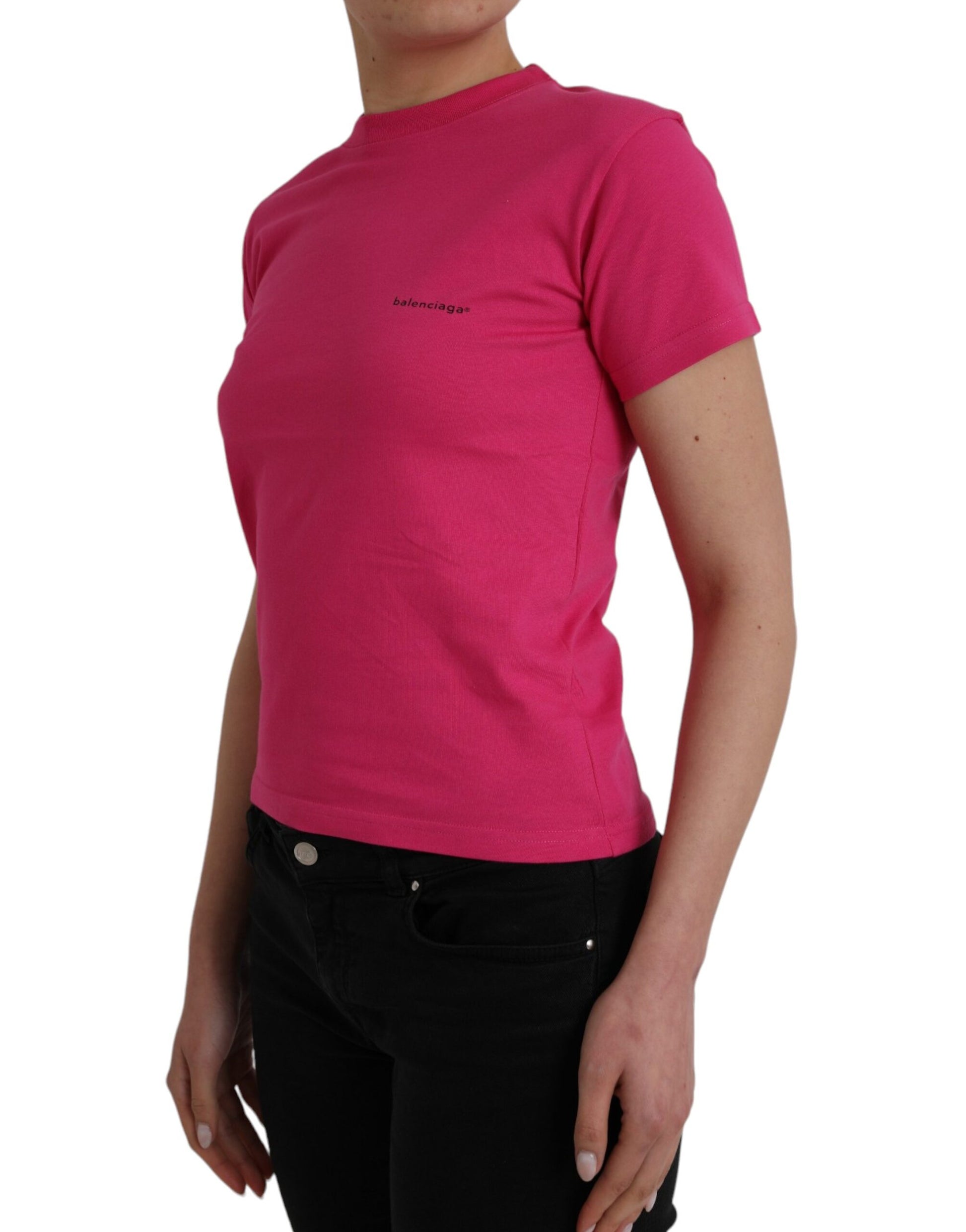 Camiseta de algodón rosa con cuello redondo y mangas cortas