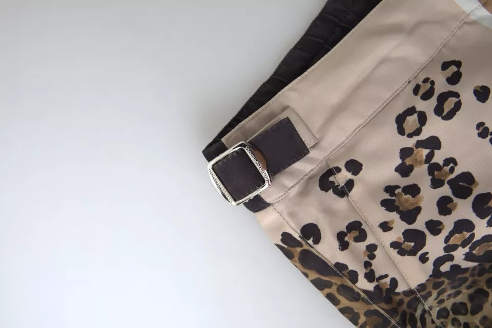 Bañador corto de playa con estampado de leopardo en color marrón oscuro