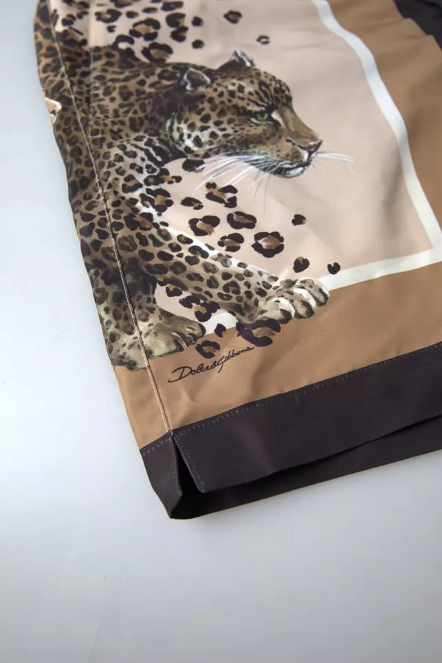 Bañador corto de playa con estampado de leopardo en color marrón oscuro