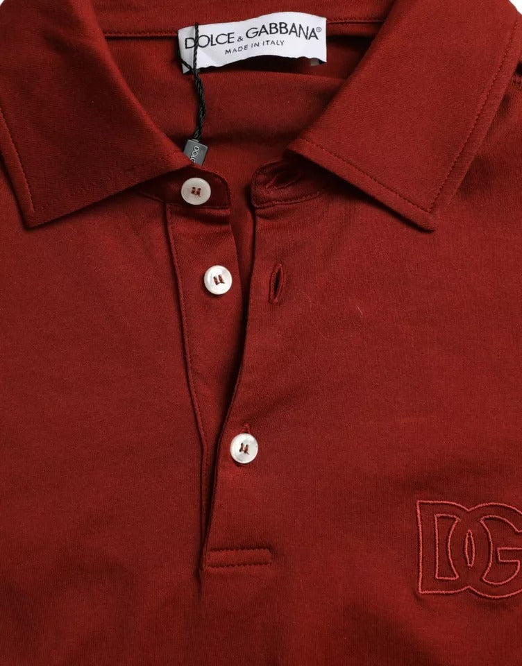 Camiseta de manga corta con cuello y logotipo rojo para hombre