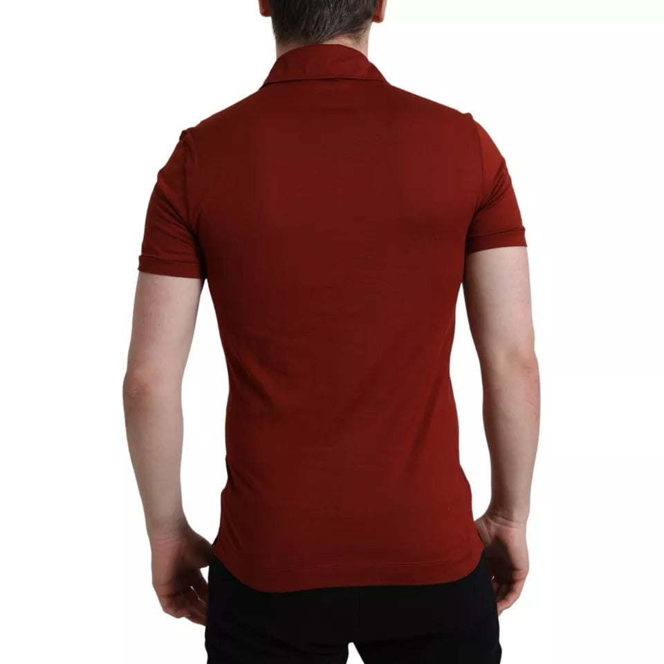 Camiseta de manga corta con cuello y logotipo rojo para hombre