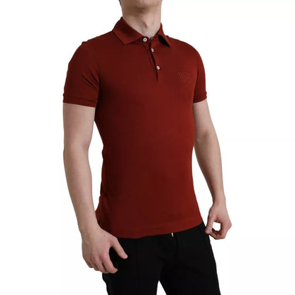 Camiseta de manga corta con cuello y logotipo rojo para hombre