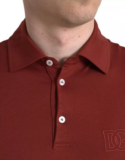 Camiseta de manga corta con cuello y logotipo rojo para hombre