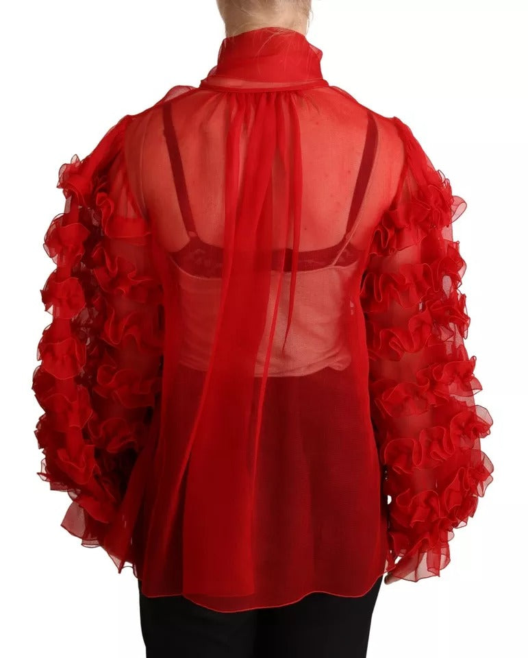 Blusa de seda roja con cuello Ascot y volantes