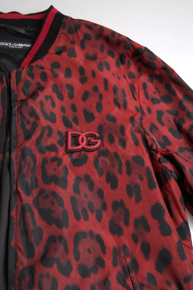 Chaqueta corta bomber con estampado de leopardo rojo