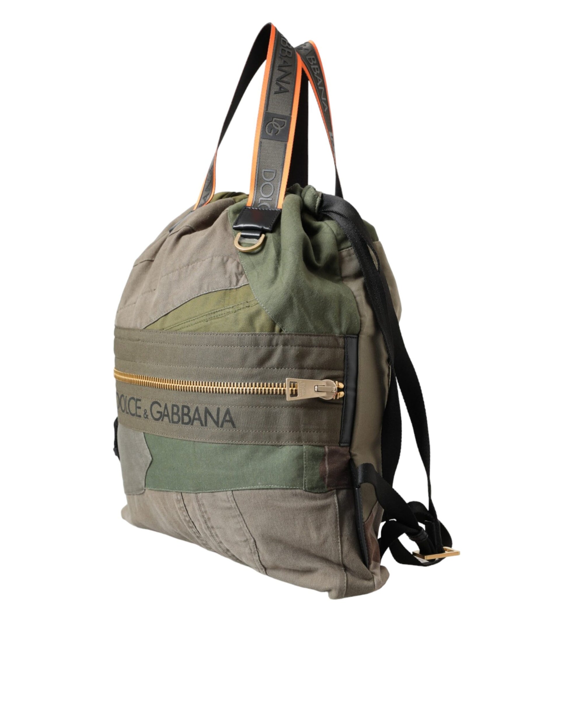 Mochila con parches de color verde militar