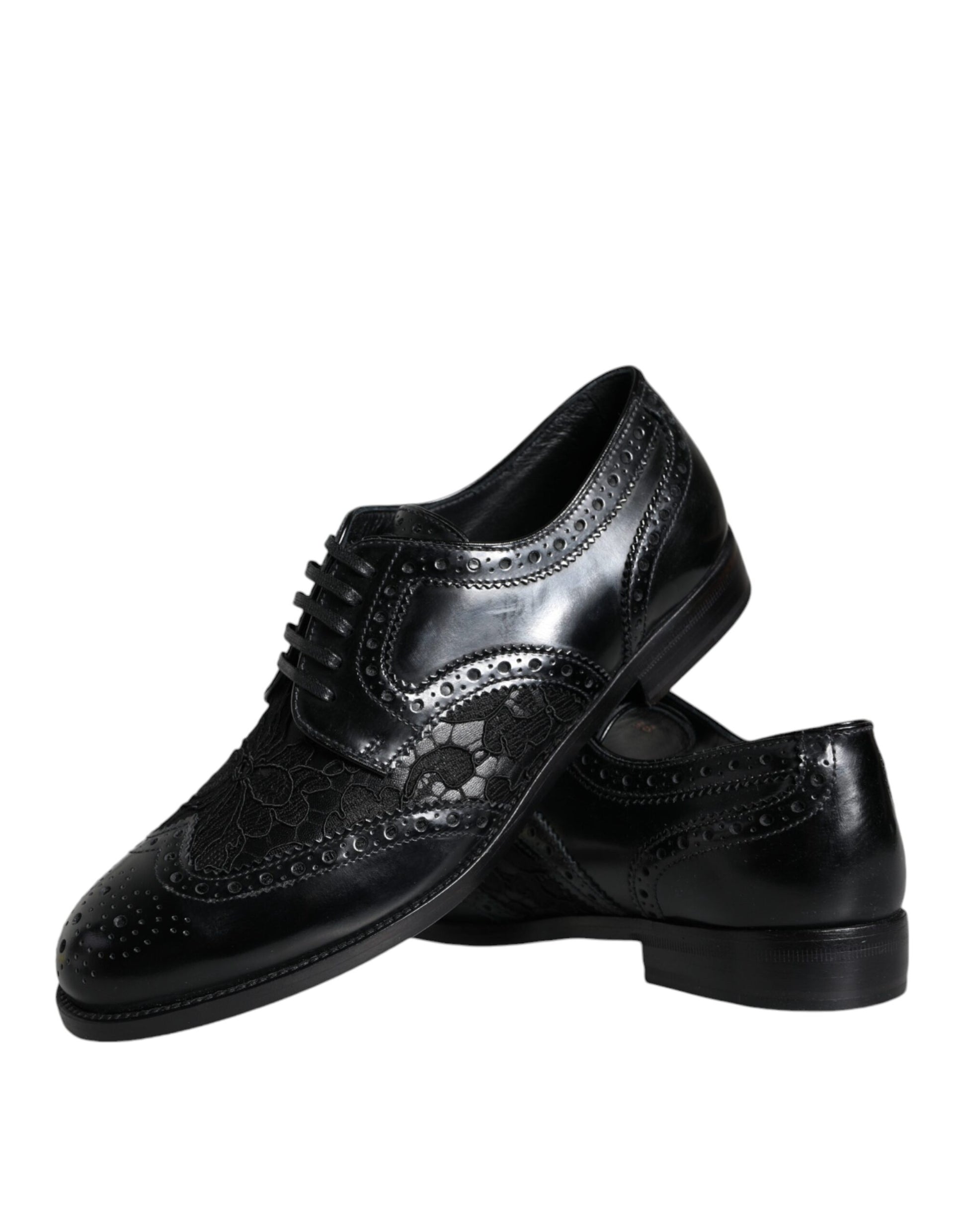 Zapatos formales de cuero negro con encaje floral