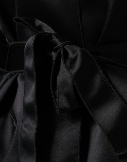 Chaqueta de poliéster negro con cinturón de organza