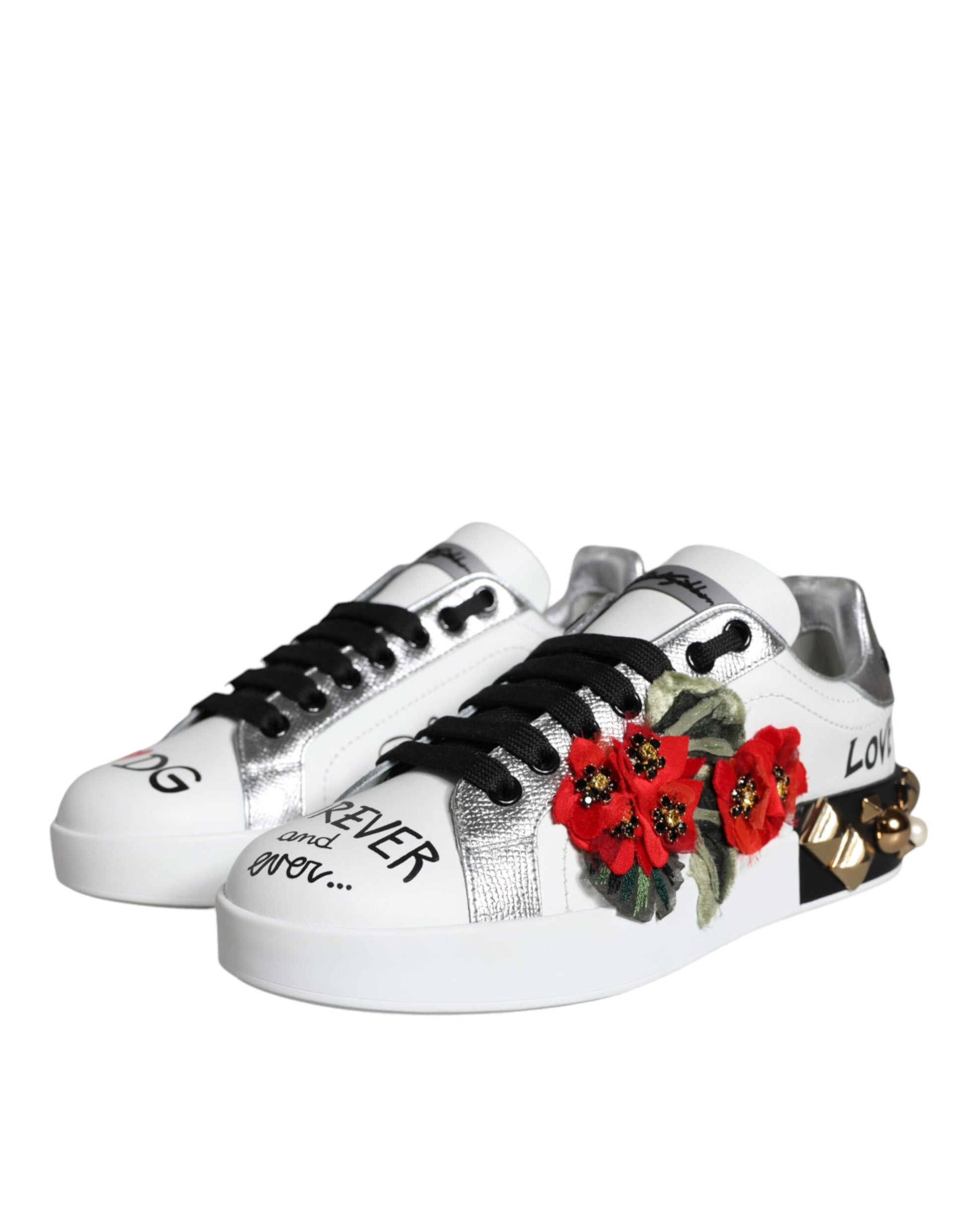 Zapatillas de deporte blancas de cuero con tachuelas y flores