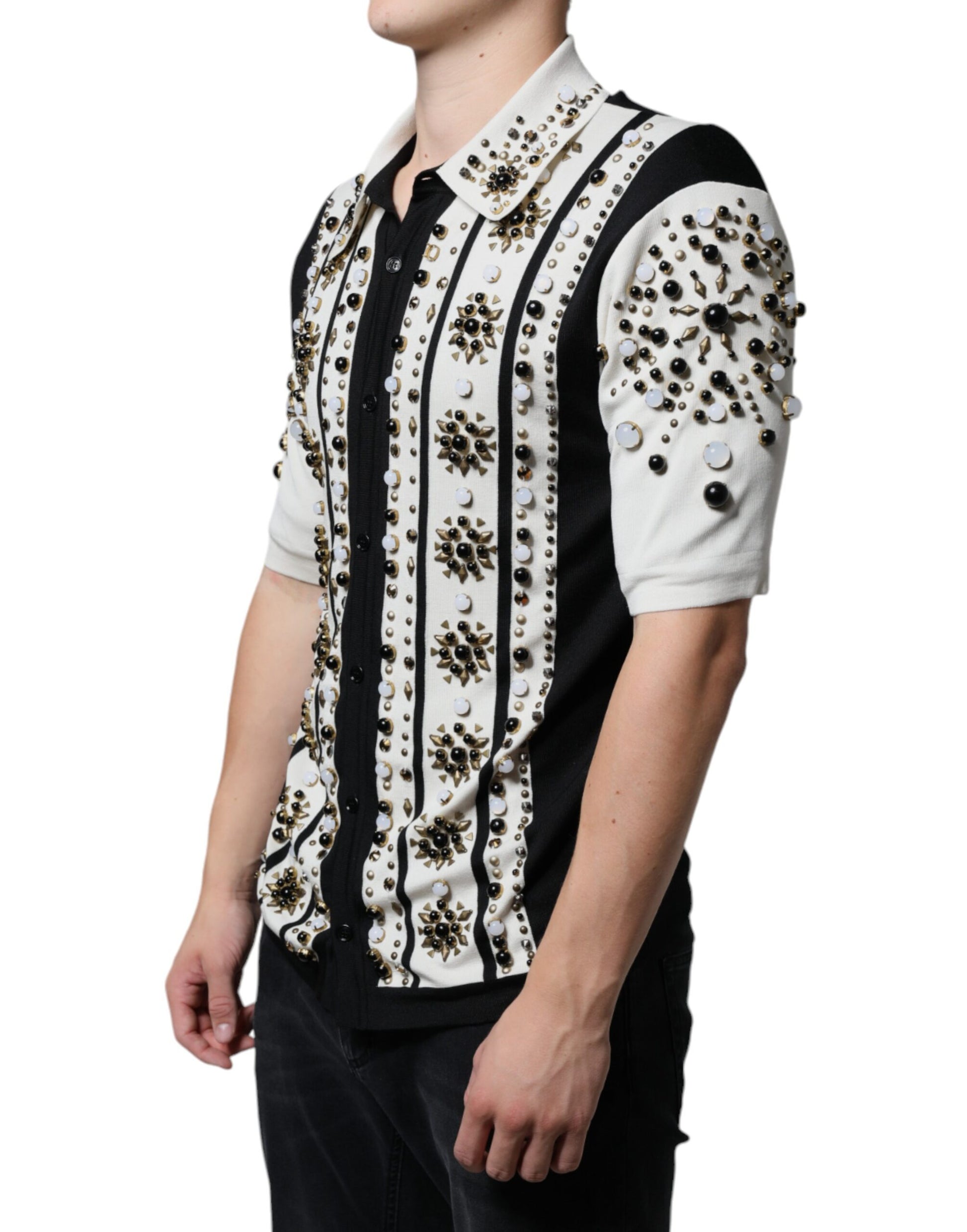 Camisa de seda blanca y negra con cristales y piedras tachonadas