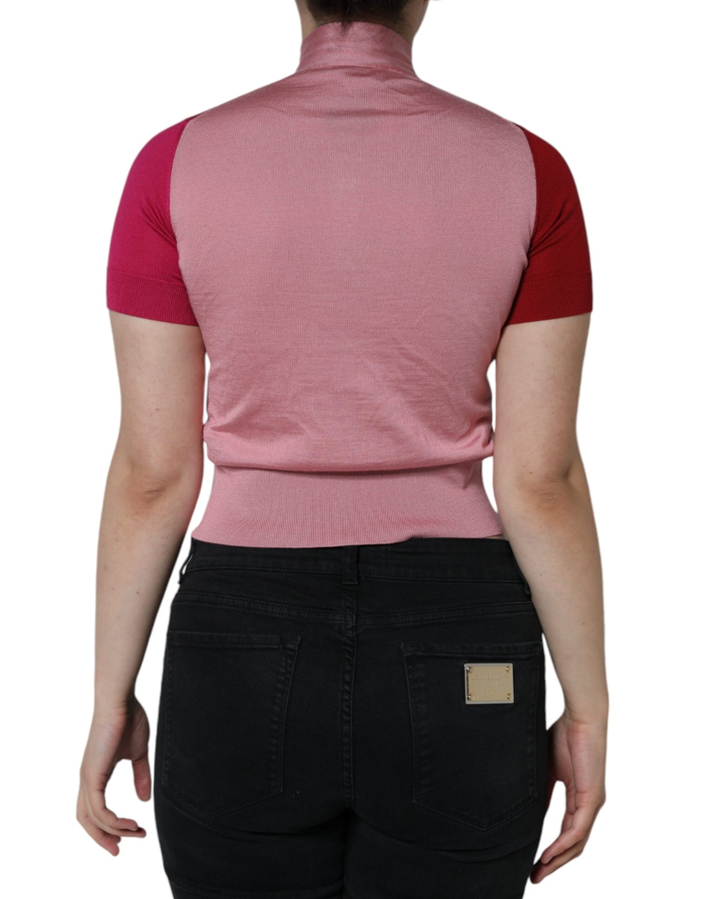 Jersey de manga corta rosa con cuello Ascot