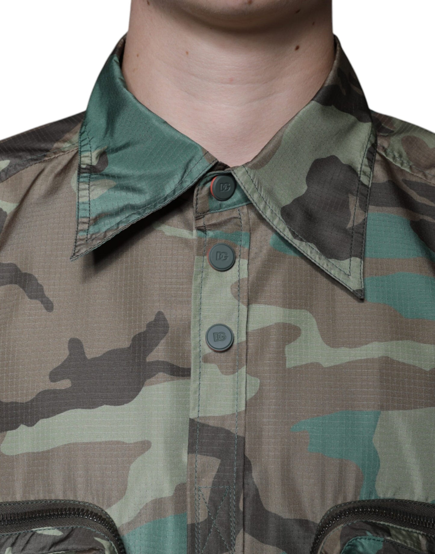 Camisa de botones con estampado de camuflaje multicolor