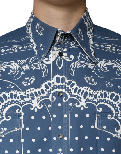 Camisa informal de algodón con estampado de bandana azul y blanca