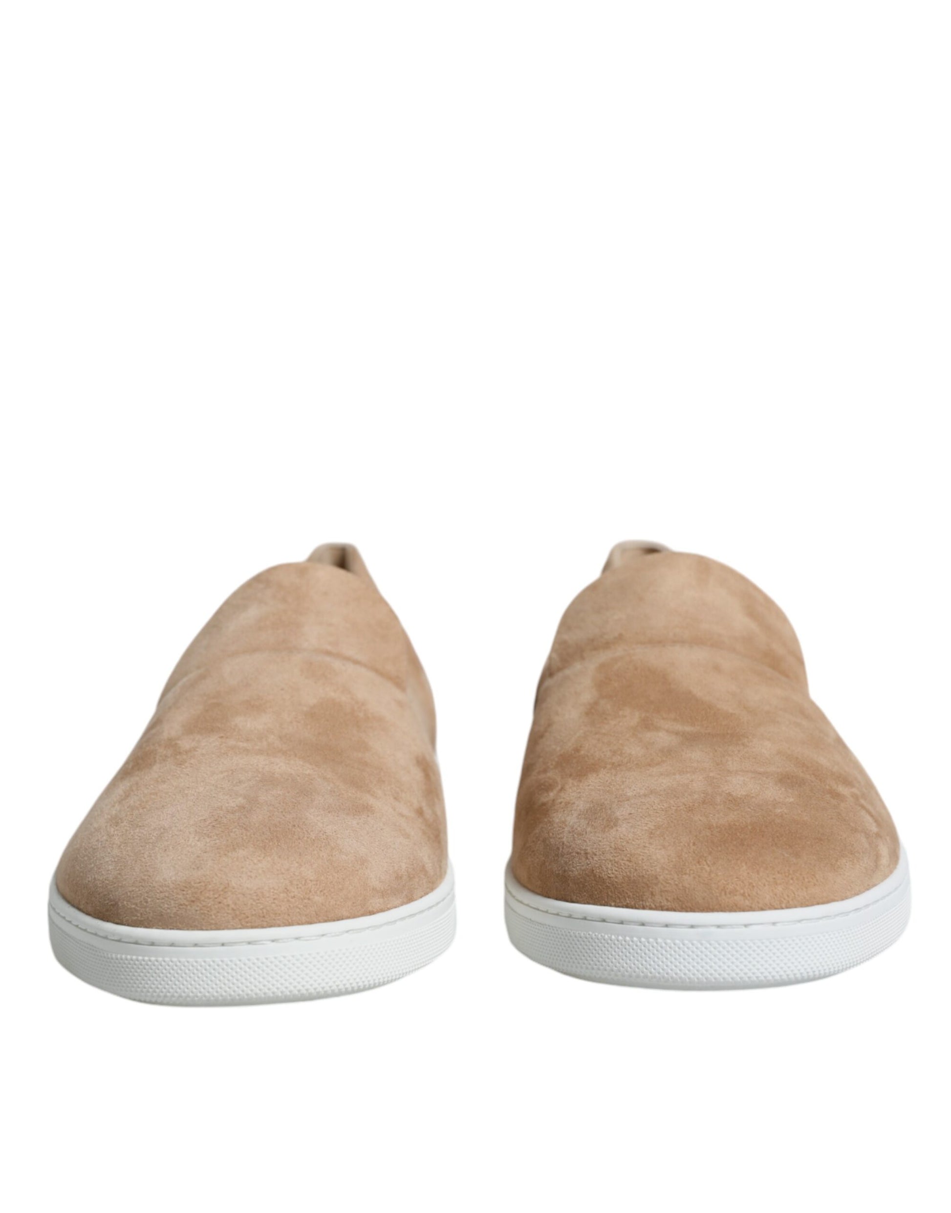 Mocasines tipo pantuflas de ante color beige con diseño de caimán