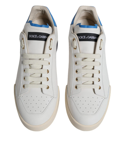 Zapatillas deportivas bajas perforadas en blanco y azul