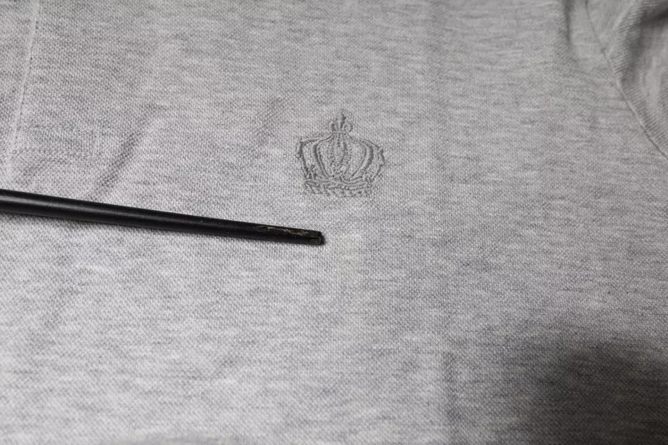 Camiseta tipo polo de manga corta con cuello de corona gris